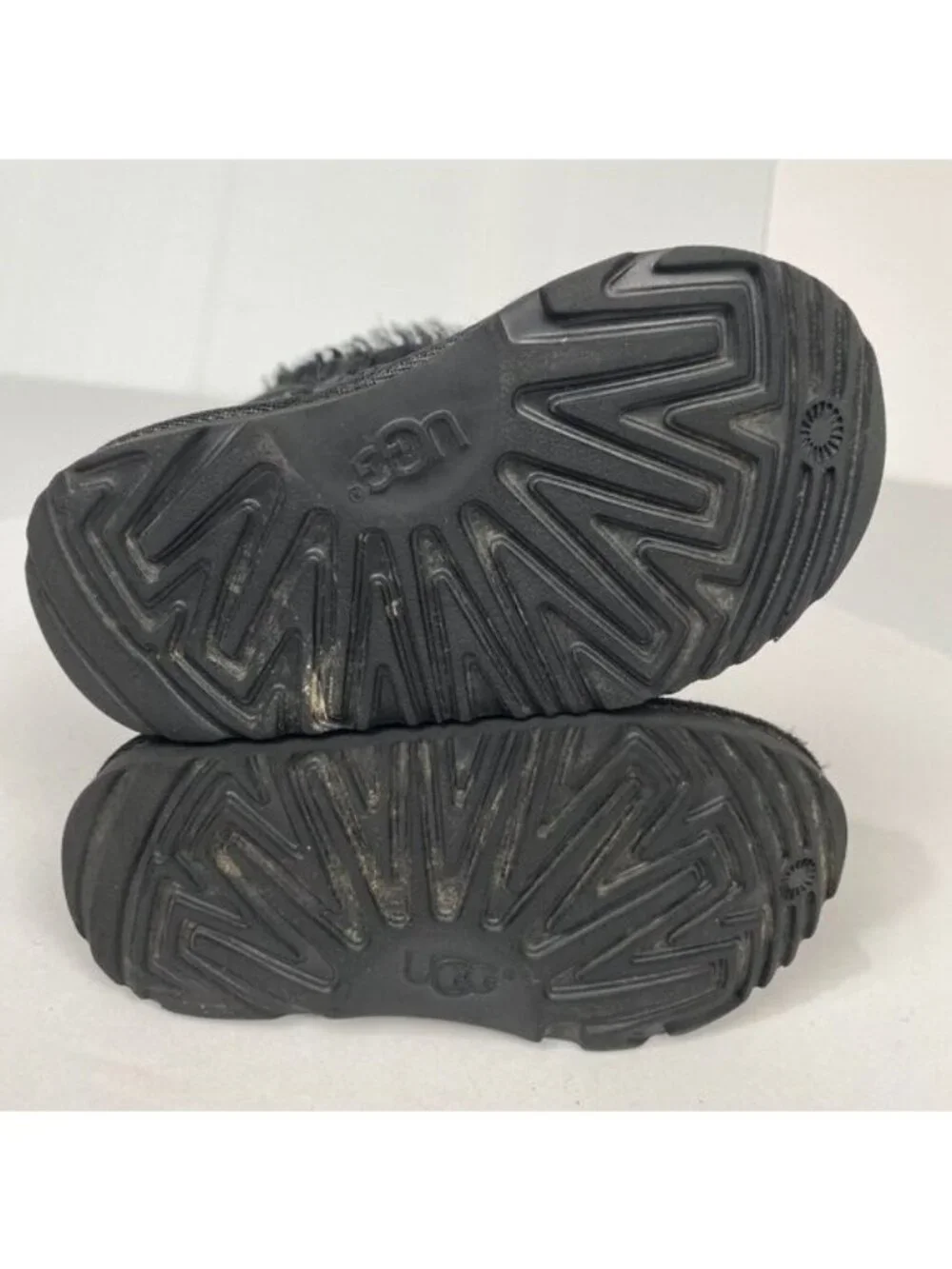 UGG‎ Kid’s Classic Boots Black Star Pattern Size 8 Girls Winter Snow Comfort